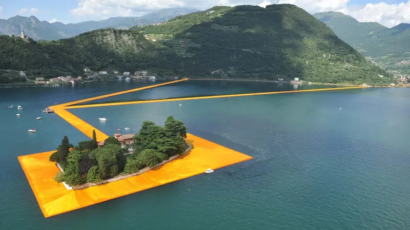 L'isola di San Paolo fu parte dell'installazione artistica «The Floating Piers» © www.giornaledibrescia.it