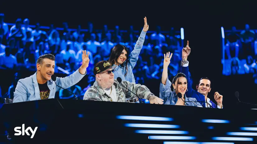 I giudici di X Factor con la conduttrice Giorgia - Foto Ansa © www.giornaledibrescia.it