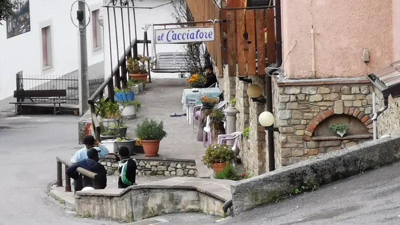 L'hotel che ospitava il centro migranti - © www.giornaledibrescia.it