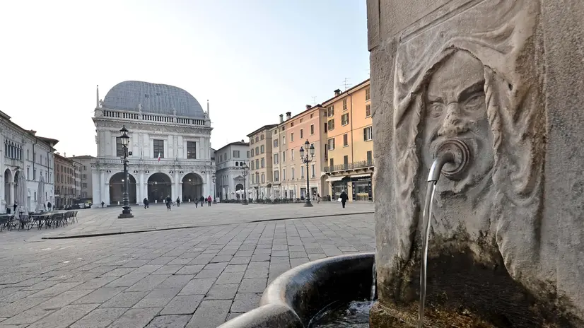 Una veduta di palazzo Loggia - © www.giornaledibrescia.it