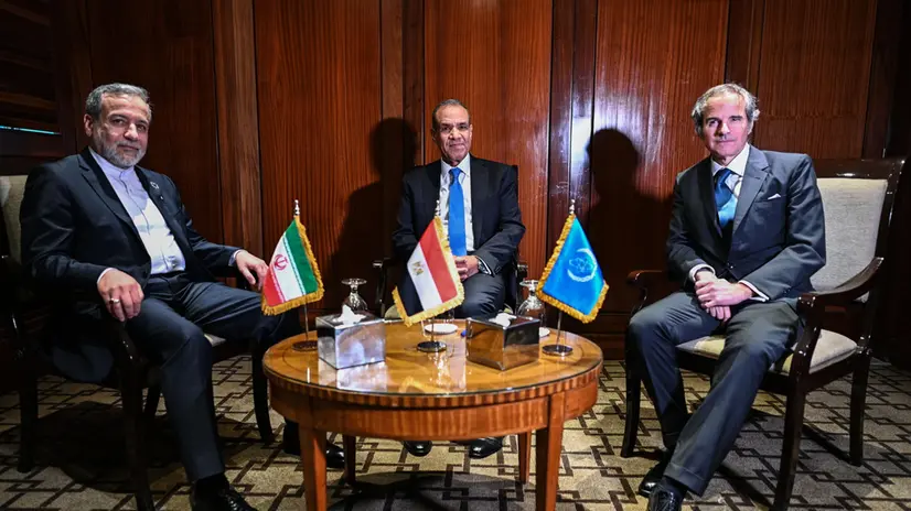 epa12150574 (L-R) Iranian Foreign Minister Abbas Araghchi, Egyptian Foreign Minister Badr Abdelatty, and Rafael Grossi, Director General of the International Atomic Energy Agency (IAEA), attend a tripartite meeting at the Hilton Cairo Heliopolis hotel in Cairo, Egypt, 02 June 2025. EPA/MOHAMED HOSSAM
