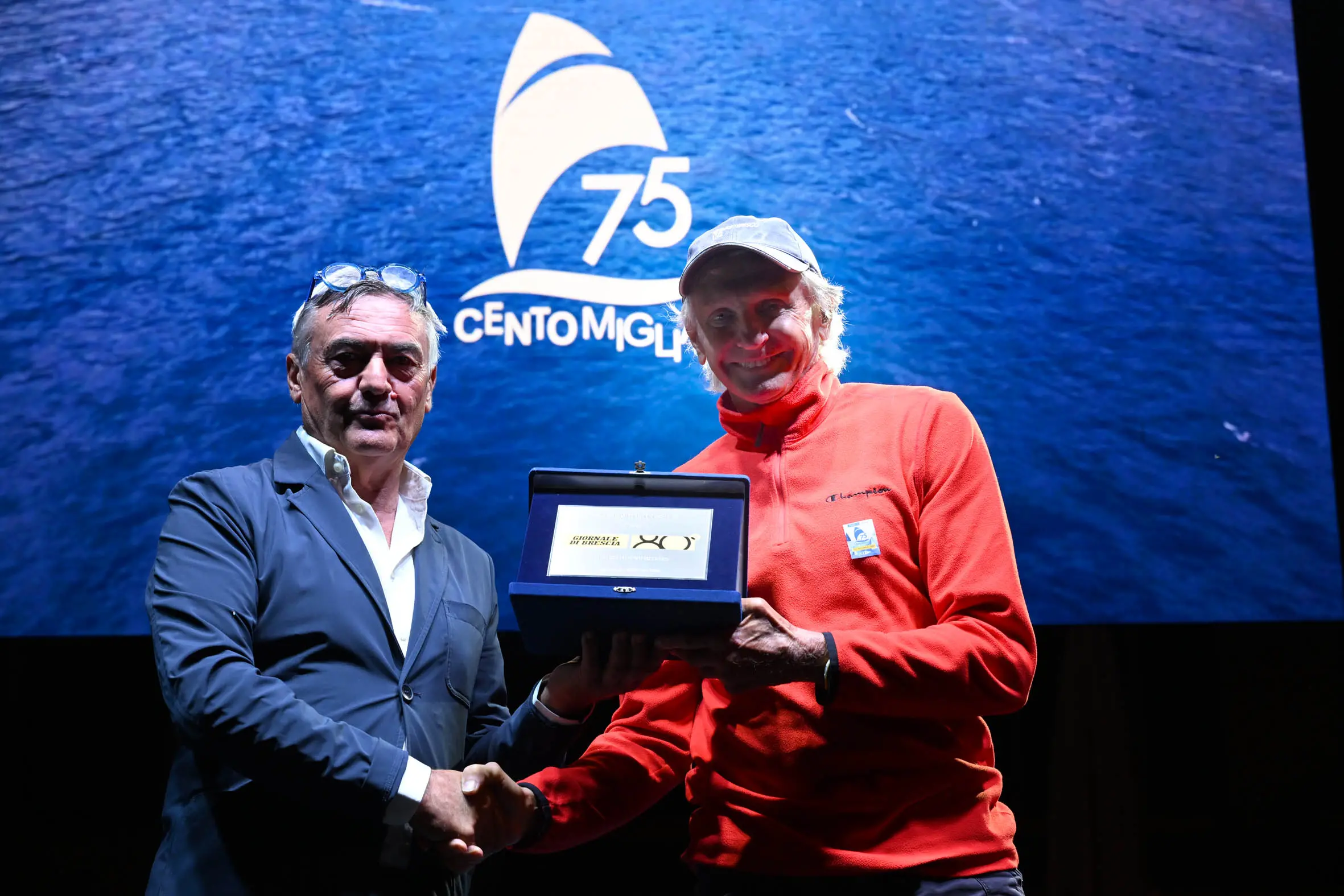 SPORT VELA BOGLIACO 75 CENTOMIGLIA REGATA TROFEO GORLA PREMIAZIONI NELLA FOTO FRANCESCO CAPUCCINI PREMIO GIORNALE DI BRESCIA 7/09/2025 newreporter©favretto