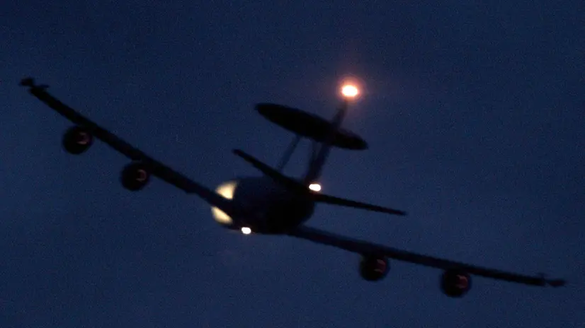 AVN09D:ITALY-KOSOVO-NATO:AVIANO,ITALY,27MAR99 - A USAF Awacs early warning aircraft takes off from the Aviano air base late March 27. NATO continued its raids on Yugoslavia, the first NATO attacks on a sovereign nation since the alliance's creation half a century ago. vp/Photo by Vincenzo Pinto REUTERS
