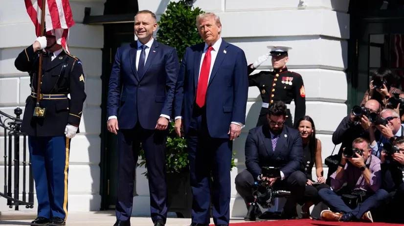 Il presidente della Repubblica polacca Karol Nawrocki con Donald Trump alla Casa Bianca - Foto Ansa © www.giornaledibrescia.it