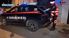 Una immagine relativa alla vasta operazione congiunta condotta dalla polizia di Stato e dell'arma dei carabinieri, che hanno arrestato 15 persone (7 in carcere, 8 ai domiciliari) ed eseguito altre 11 misure cautelari tra obbligo di dimora e presentazione quotidiana alla polizia giudiziaria, 10 dicembre 2024. L'indagine condotta dalla polizia stradale di Bari e dai carabinieri della sezione operativa della compagnia di Barletta, coordinata dalla procura della Repubblica di Foggia, nasce da un'approfondimento sui reiterati furti, ricettazione e riciclaggio di veicoli, che vengono impiegati nel redditizio mercato clandestino italiano ed estero di vendita dei pezzi di ricambio. ANSA/ POLIZIA DI STATO +++ ANSA PROVIDES ACCESS TO THIS HANDOUT PHOTO TO BE USED SOLELY TO ILLUSTRATE NEWS REPORTING OR COMMENTARY ON THE FACTS OR EVENTS DEPICTED IN THIS IMAGE; NO ARCHIVING; NO LICENSING +++ NPK +++