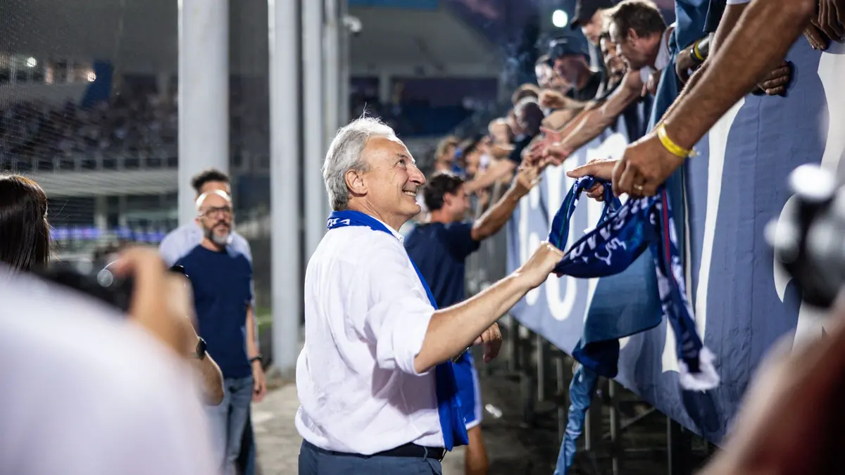 Il sorriso di Giuseppe Pasini sotto la Curva del Brescia - Foto New Reporter Comincini © www.giornaledibrescia.it