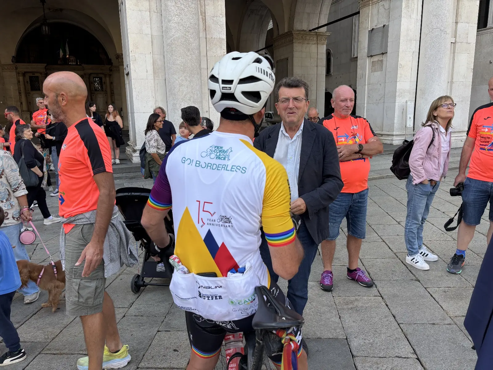 L'arrivo di «Per...corri la pace» in piazza Loggia