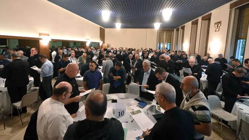 Il convegno del clero - Foto Marco Ortogni/Neg © www.giornaledibrescia.it