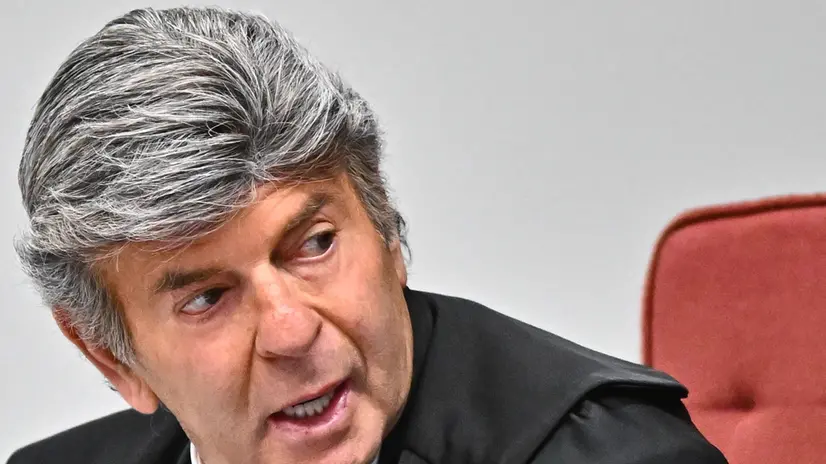 epa12367637 Judge Luiz Fux judge of of the First Chamber of the Brazilian Supreme Court participates in the trial against former President Jair Bolsonaro for an attempted coup d'état at the Federal Supreme Court in Brasília, Brazil, 09 September 2025. Presiding over the trial, Alexandre de Moraes stated that Bolsonaro led a “criminal organization” that carried out various acts to stage a coup and “perpetuate itself in power” after losing the 2022 elections. EPA/Andre Borges