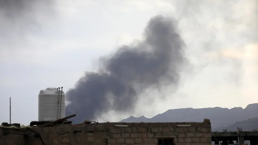 epa12367630 Smokes rise following Israeli strikes in Sana'a, Yemen, 10 September 2025. Israeli fighter jets have bombed positions in Sana'a in response to Houthi missile attacks on Israel, Houthi-run Al-Masirah TV reported. EPA/YAHYA ARHAB