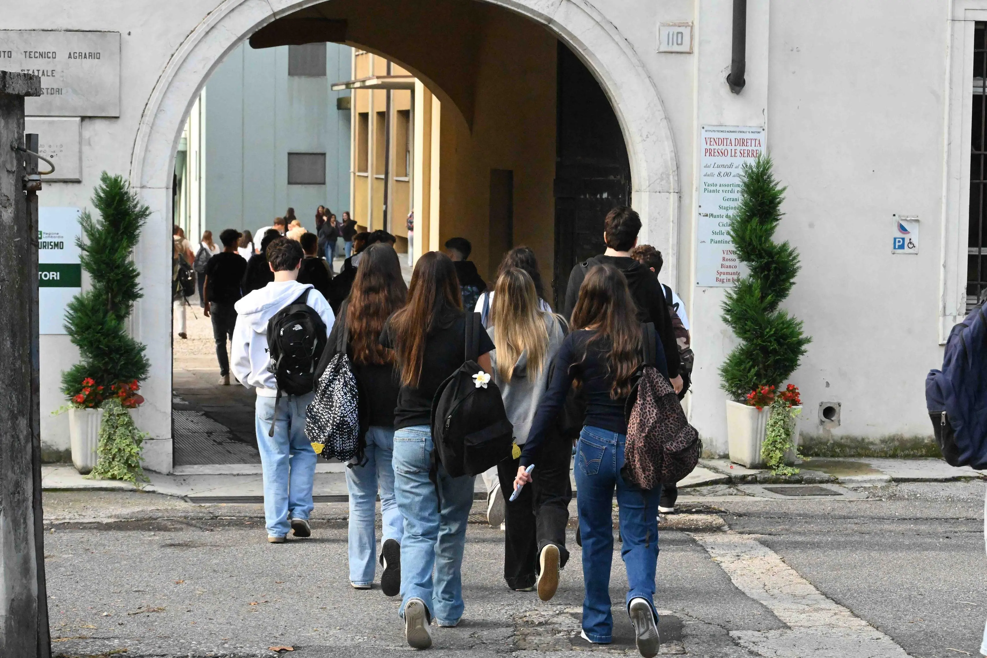 Scuola, il primo giorno all'istituto Pastori