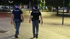 Agenti della Polizia di Stato in stazione