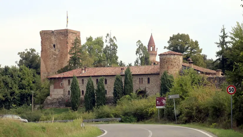 epa12362205 The village of Rivalta where Giorgio Armani's funeral will be held privately, in Rivalta, Italy, 08 September 2025. Armani died at the age of 91 on 04 September 2025. EPA/RAFFAELE RASTELLI