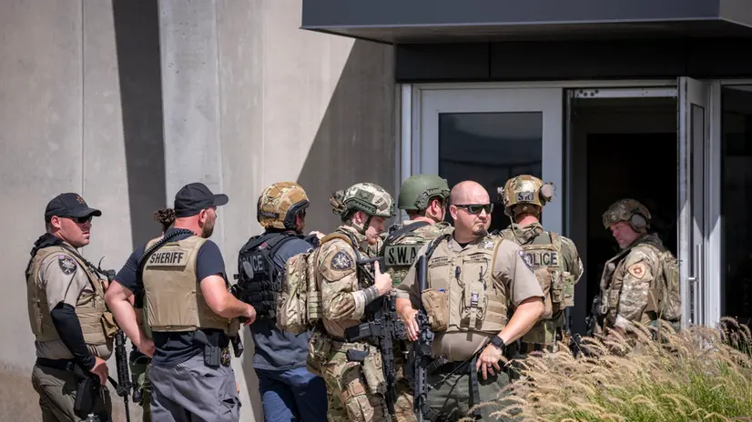 epaselect epa12368529 First responders stand outside the doorway of the Nuvi building following the shooting of Charlie Kirk, the CEO and co-founder of the conservative youth organization Turning Point USA, at Utah Valley University in Orem, Utah, USA, 10 September 2025. Kirk was shot at an event he was hosting at Utah Valley University and was removed from the premises by his security team, he later died in the hospital. A suspect is in custody. EPA/MARIELLE SCOTT
