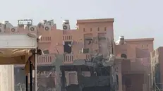 Fonti locali hanno affermato che Israele ha colpito la casa in cui si trovavano i leader di Hamas, condividendo le foto dell'edificio preso di mira.
