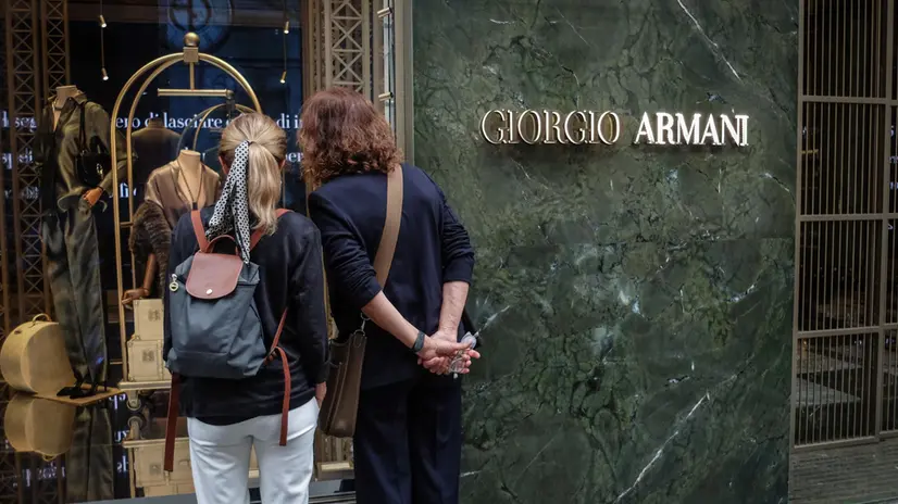 Chiusi per lutto i punti vendita nel pomeriggio del funerale di Giorgio Armani, Milano 8 Settembre 2025 ANSA/MATTEO CORNER