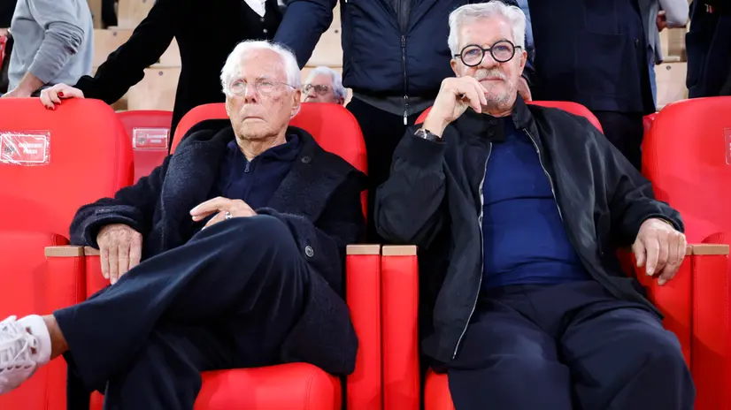 epa11232135 Giorgio Armani (L) and EA7 Emporio Armani Milan's president, Pantaleo Dell'Orco (R) watch the EuroLeague Basketball match between AS Monaco and EA7 Emporio Armani Milan in Monaco, 20 March 2024. EPA/SEBASTIEN NOGIER