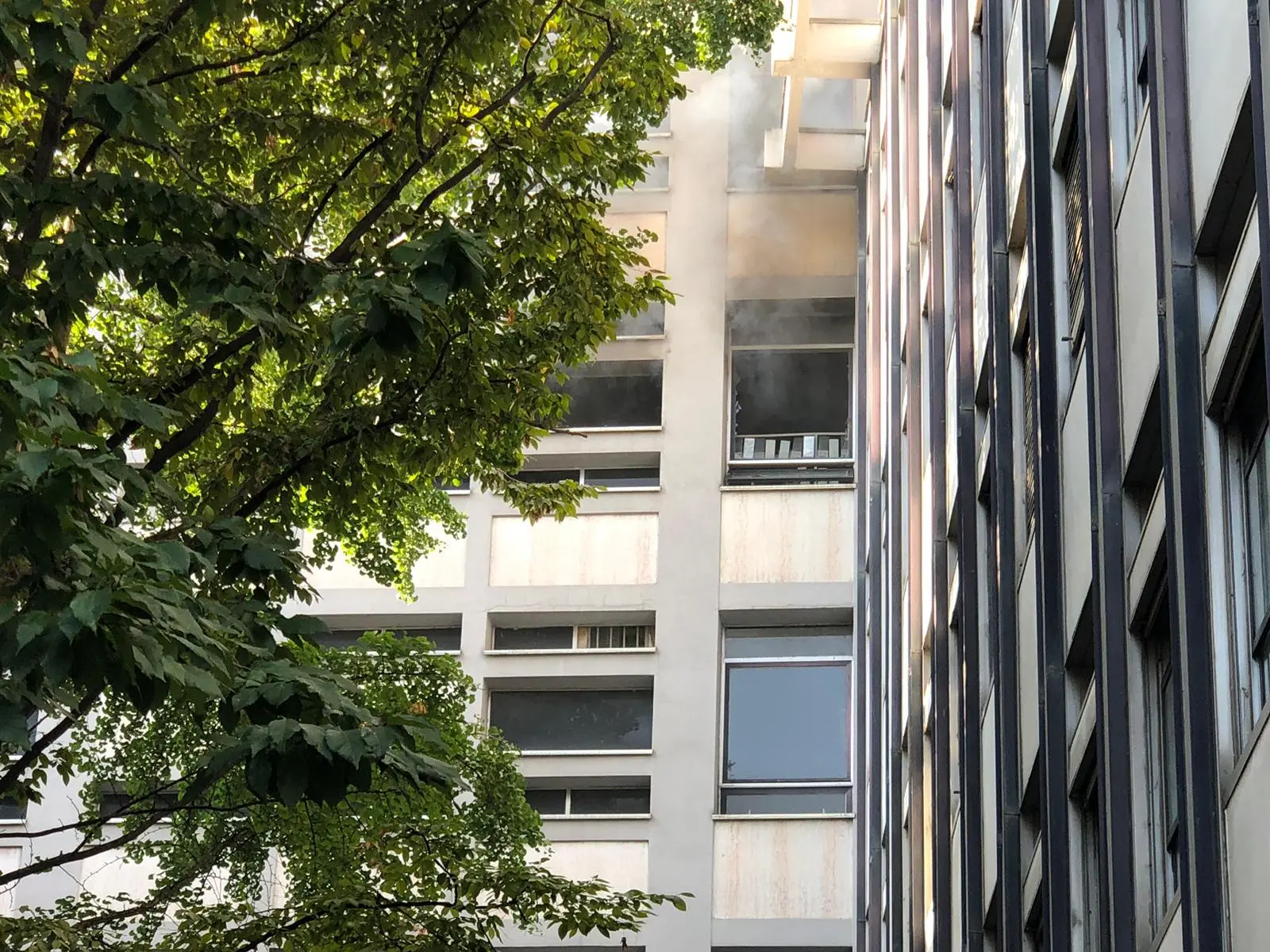 Il rogo alla sede dell'Inps di Brescia