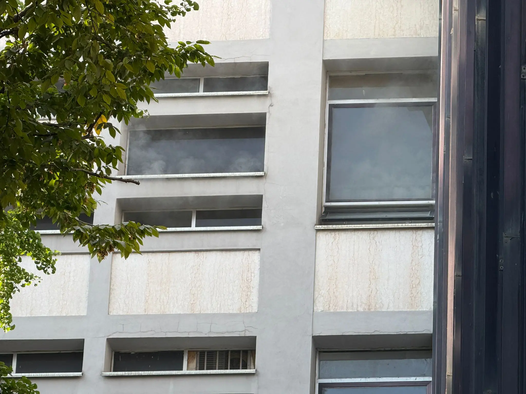 Il rogo alla sede dell'Inps di Brescia