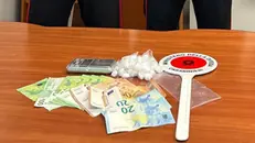 Droga e contanti sequestrati - Foto Carabinieri © www.giornaledibrescia.it