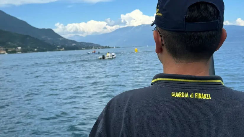 La Guardia di Finanza sul lago