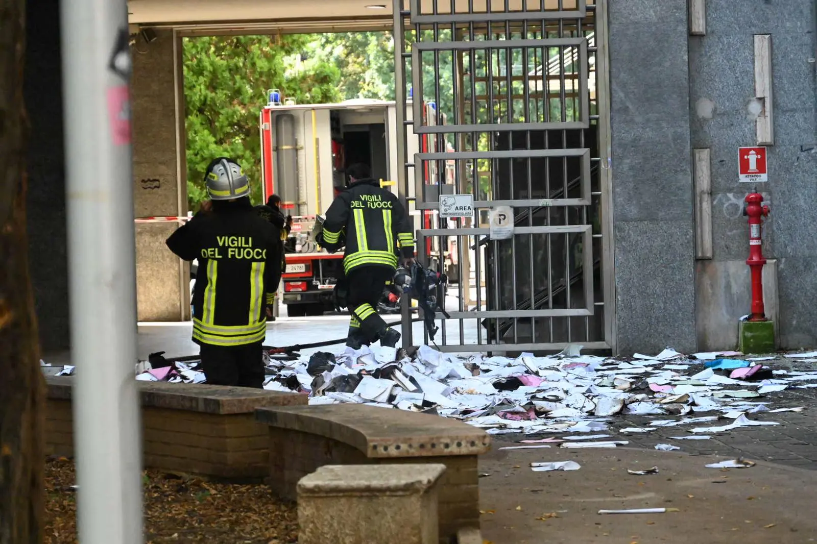 Incendio all'Inps, i documenti salvati dalle fiamme