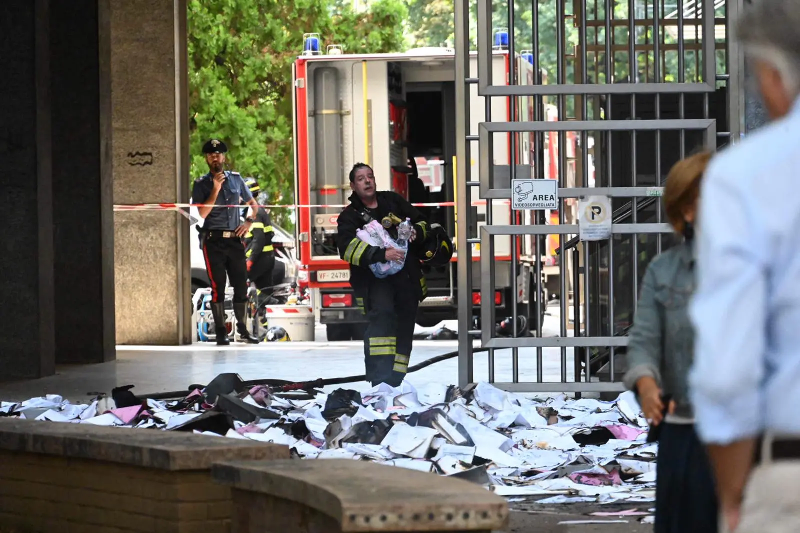 Incendio all'Inps, i documenti salvati dalle fiamme