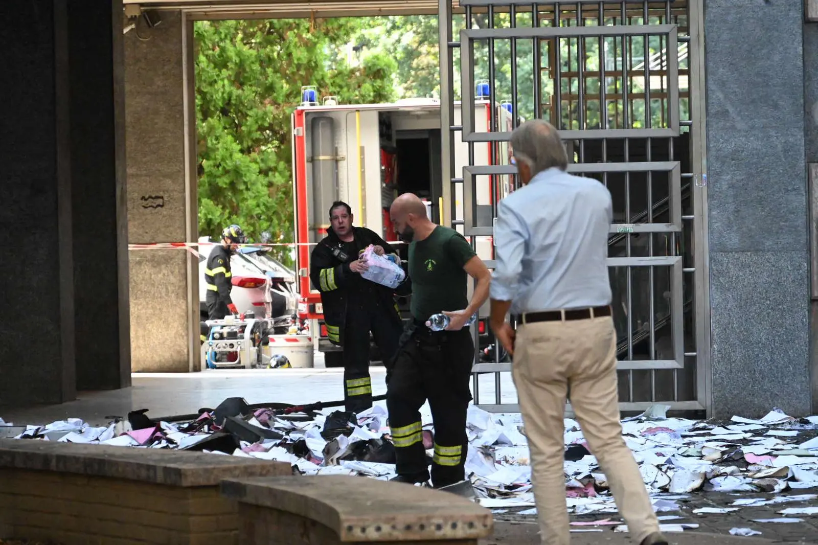 Incendio all'Inps, i documenti salvati dalle fiamme