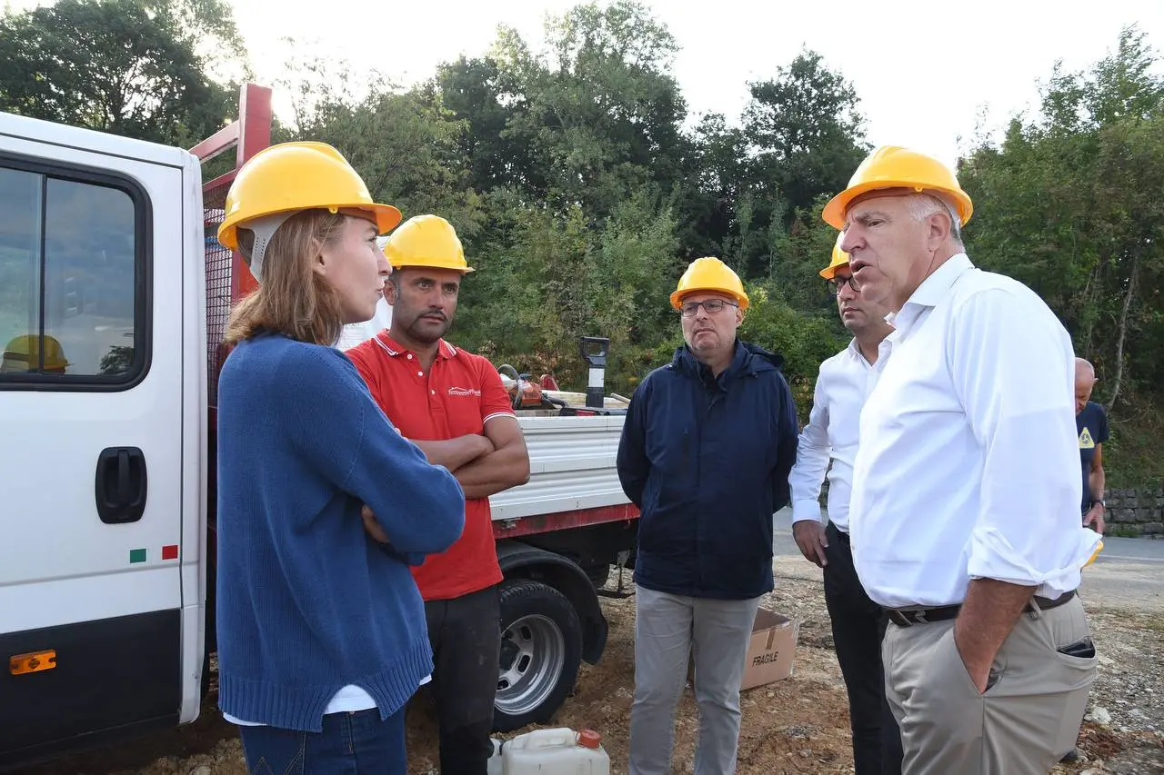 I lavori per la nuova vasca antincendio in Maddalena