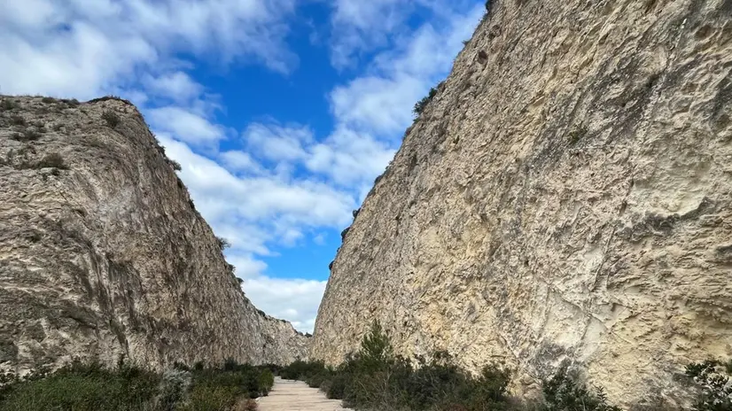 Il canyon di Tuvixeddu dove fu trovata Manuela Murgia, la 16enne trovata morta il 5 febbraio del 1995 a Cagliari. ANSA/ MARCELLO POLASTRI