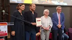 La premiazione di Alessandro Sipolo - Foto cgil.lombardia.it