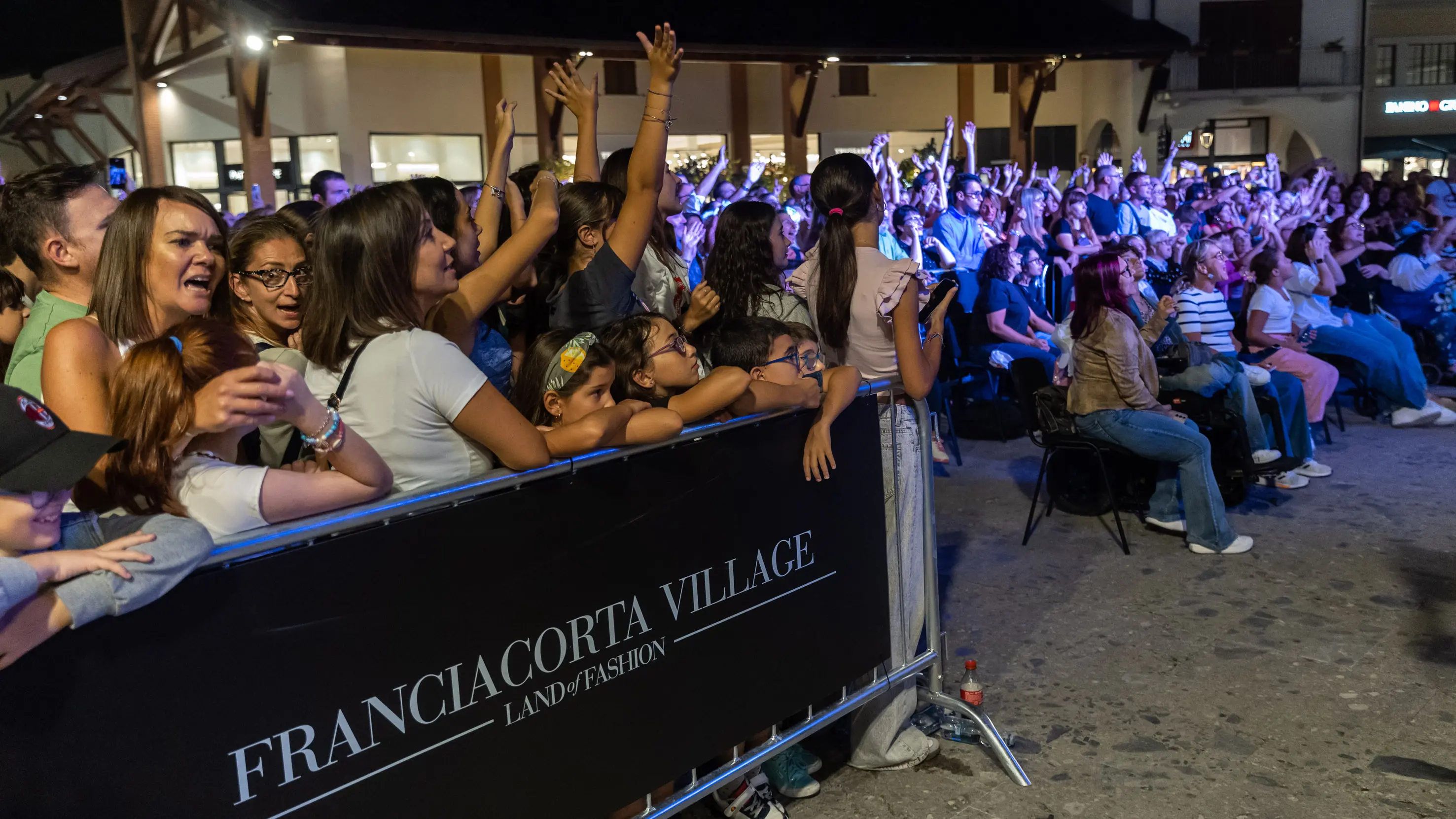 «Village Night» con i The Kolors