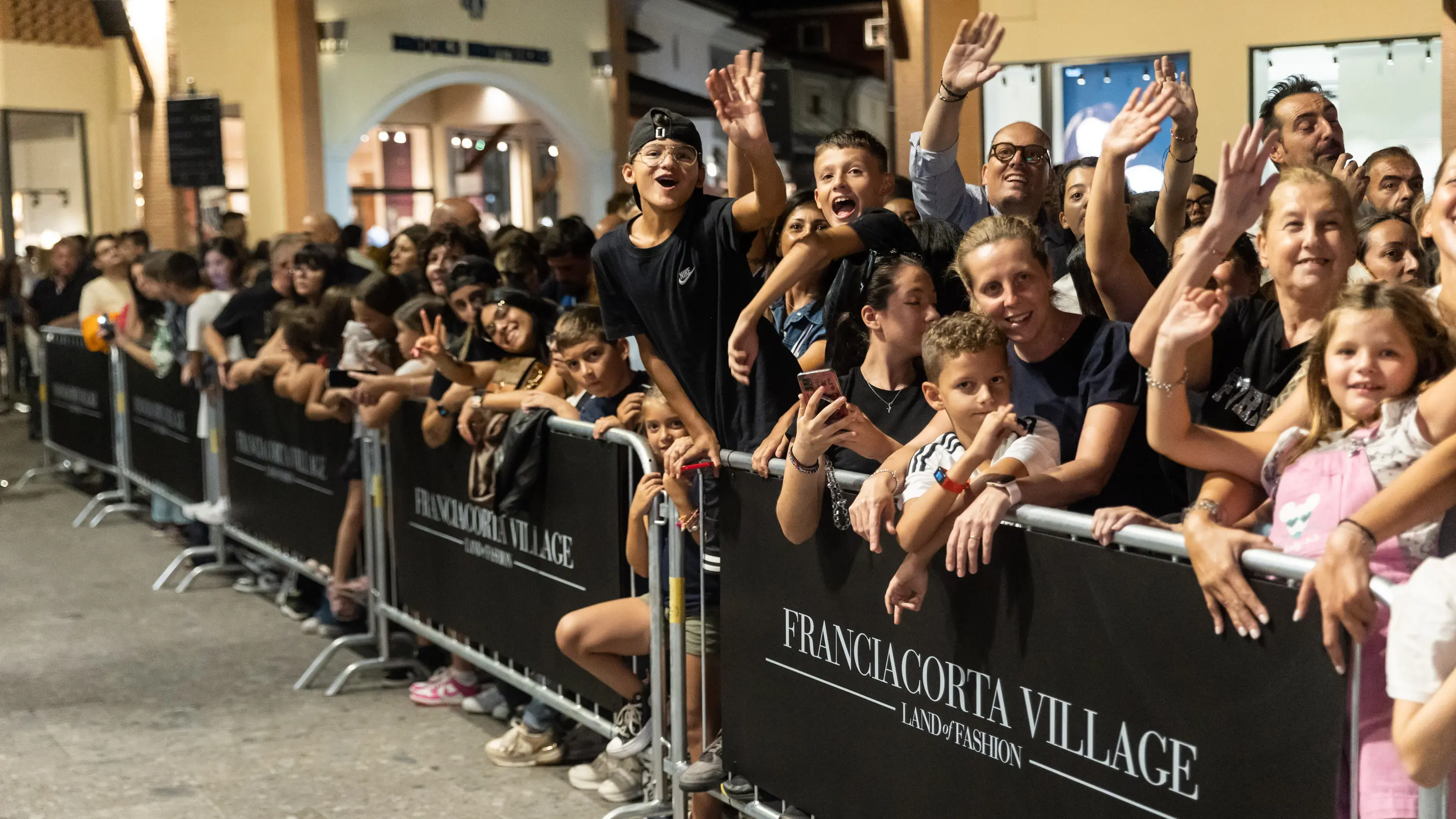 «Village Night» con i The Kolors