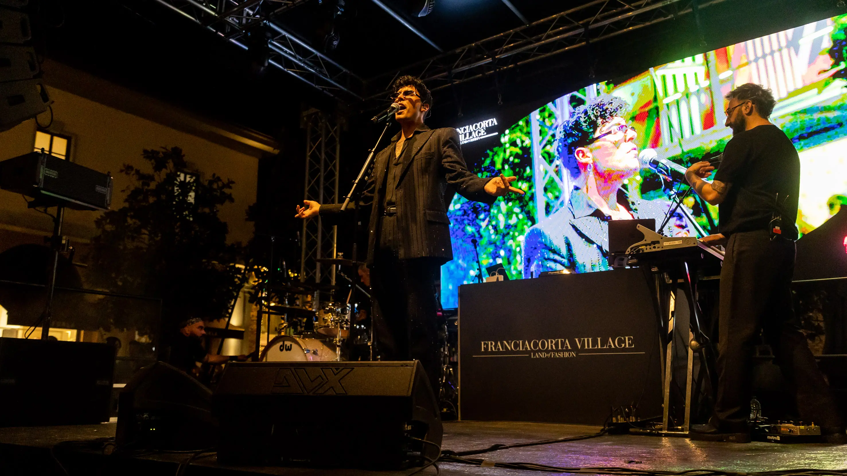 «Village Night» con i The Kolors