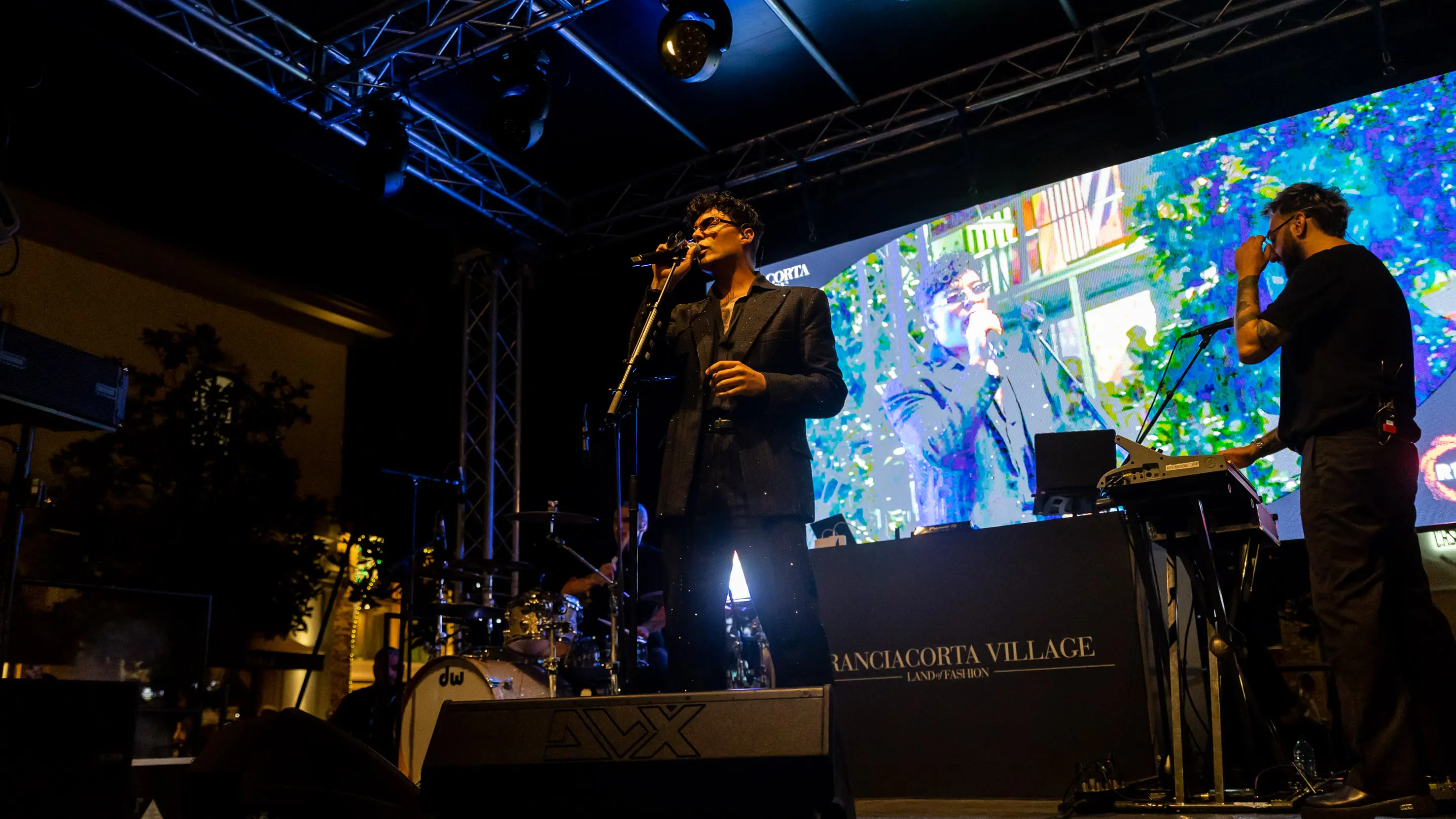 «Village Night» con i The Kolors