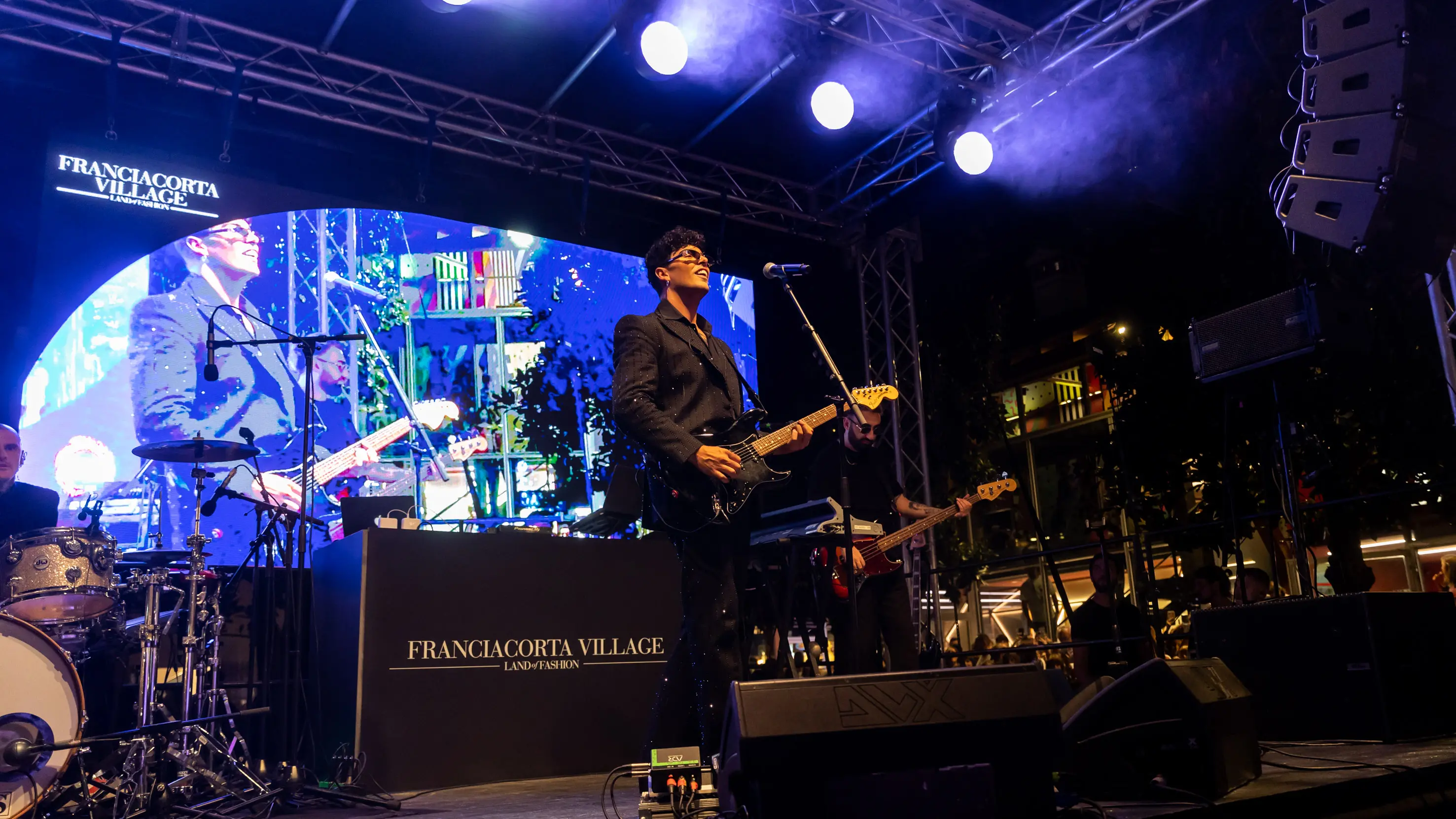 «Village Night» con i The Kolors