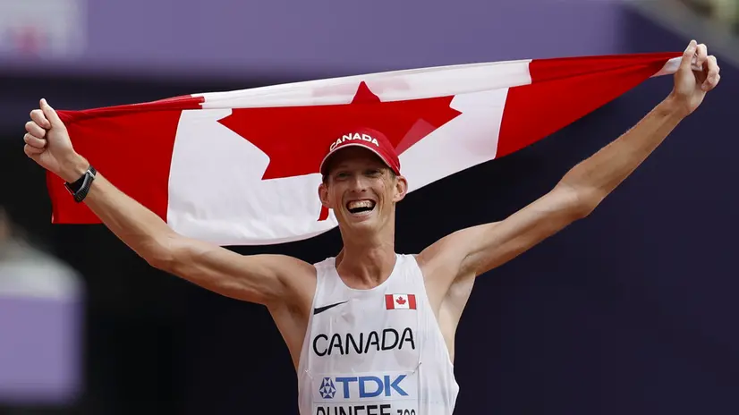 epa12372249 Evan Dunfee of Canada celebrates after he wins the Men's 35 Kilometres Race Walk at the World Athletics Championships 2025 in Tokyo, Japan, 13 September 2025. EPA/FRANCK ROBICHON