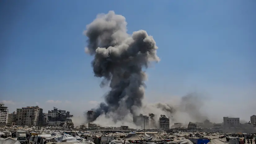 epa12367120 Smoke rises at the Harmony Tower following an Israeli airstrike in the west of Gaza City, Gaza Strip, 10 September 2025. EPA/MOHAMMED SABER