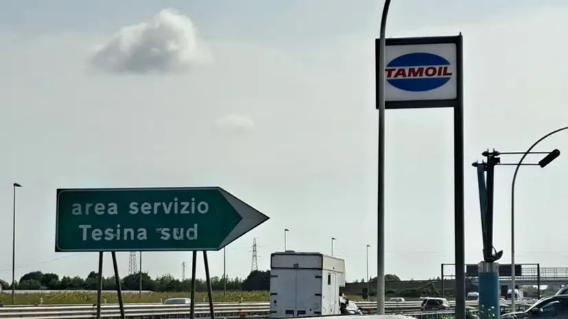 Agente di P.S. travolto a posto di blocco.
