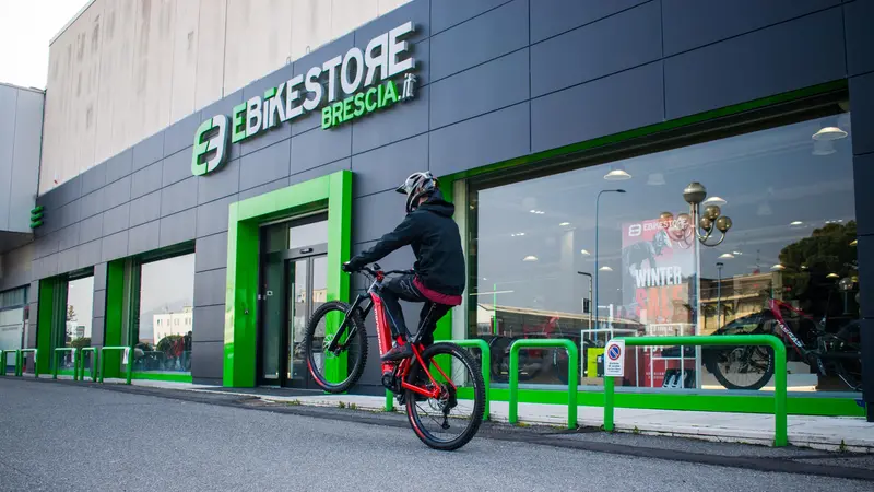 Il negozio EBike Store a Sant'Eufemia - © www.giornaledibrescia.it
