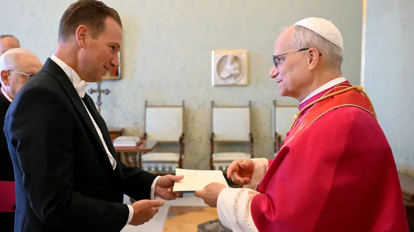epa12372857 A handout picture provided by the Vatican Media shows Pope Leo XIV (R) receiving in audience the Ambassador of the United States of America to the Holy See, Brian Francis Burch II, on the occasion of the presentation of his Letters of Credence, Vatican City, 13 September 2025. EPA/VATICAN MEDIA HANDOUT HANDOUT EDITORIAL USE ONLY/NO SALES