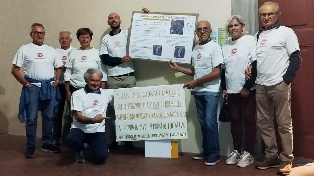 La protesta per il Piano rifiuti - © www.giornaledibrescia.it