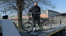 Un uomo è deceduto dopo essere stato travolto da un mezzo pesante mentre era in sella alla sua bicicletta sulla sp121 all’incrocio con la Padana Superiore a Cernusco sul Naviglio. 03 Febbraio 2025. ANSA/ANDREA CANALI