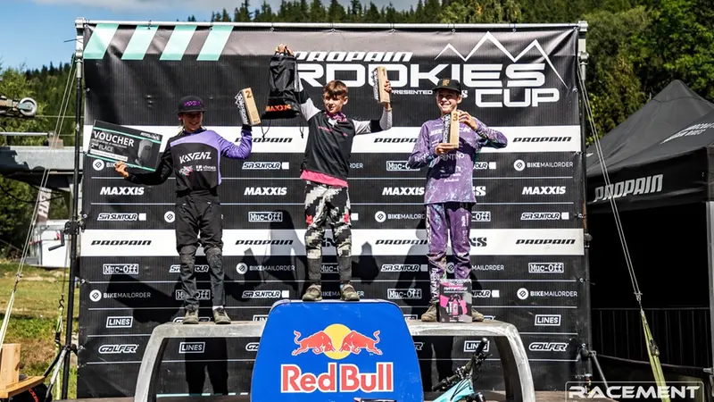 Il podio della Rookies Cup, con il bresciano al terzo posto