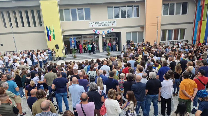 L'inaugurazione del polo scolastico di San Andrea a Concesio - © www.giornaledibrescia.it