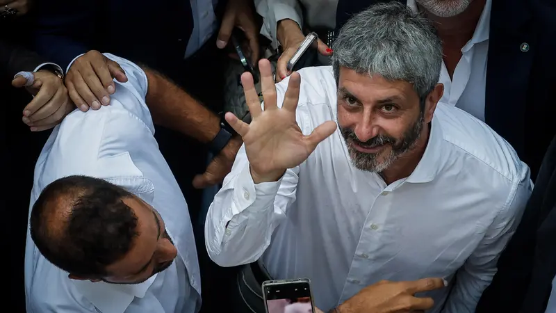 Roberto Fico candidato in Calabria - Foto Ansa © www.giornaledibrescia.it