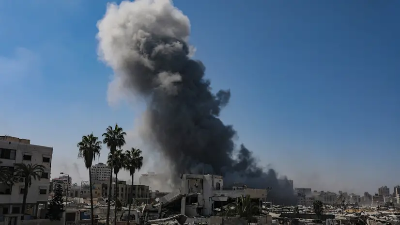 epa12375528 Smoke rises at Al Kawthar tower following an Israeli airstrike on Gaza City, Gaza Strip, 14 September 2025. Israeli forces are increasing their assault on Gaza City with a wave of heavy air strikes in recent days, in an escalation from previous military operations triggering a surge in civilian displacement. EPA/MOHAMMED SABER