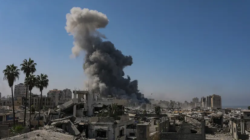 epa12375531 Smoke rises at Al Kawthar tower following an Israeli airstrike on Gaza City, Gaza Strip, 14 September 2025. Israeli forces are increasing their assault on Gaza City with a wave of heavy air strikes in recent days, in an escalation from previous military operations triggering a surge in civilian displacement. EPA/MOHAMMED SABER