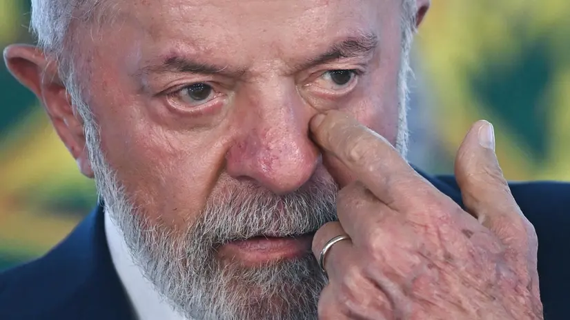 epa12322498 Brazilian President Luiz Inacio Lula da Silva attends the announcement of the new Industry 4.0 credit line in response to US tariffs at the Palacio del Planalto in Brasilia, Brazil, 25 August 2025. EPA/ANDRE BORGES