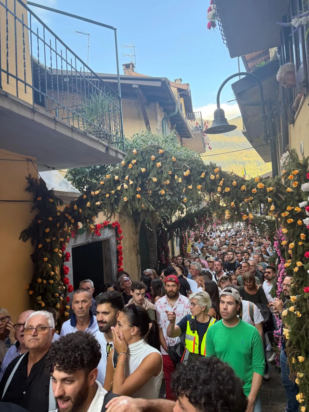 L'ultimo giorno della Festa dei Fiori 2025 a Montisola